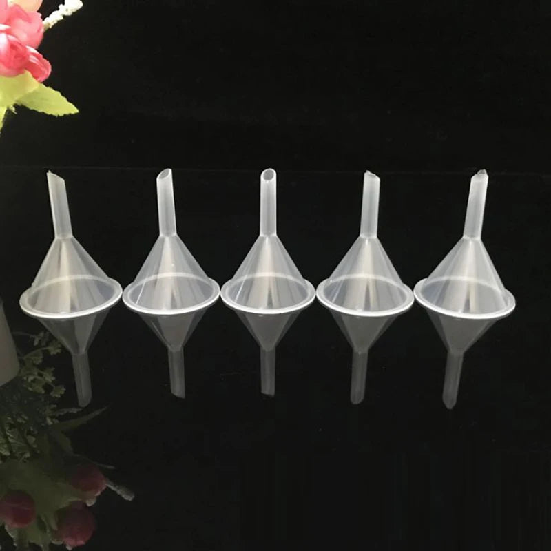 Mini Plastic Funnels, 39 × 31mm – Set of 20