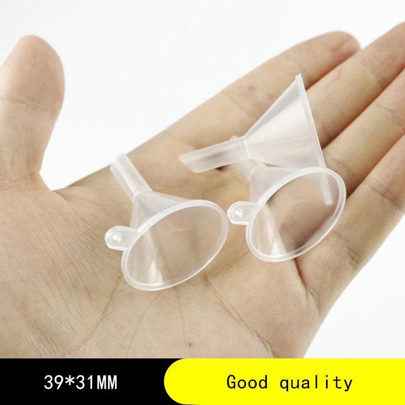 Mini Plastic Funnels, 39 × 31mm – Set of 20