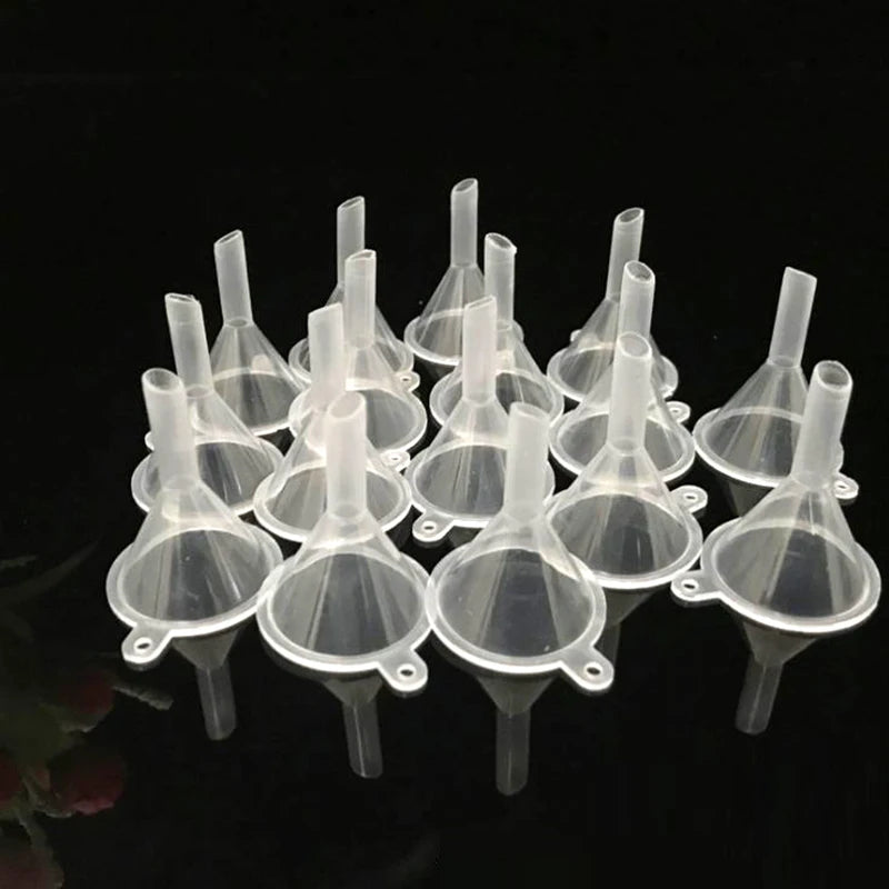 Mini Plastic Funnels, 39 × 31mm – Set of 20